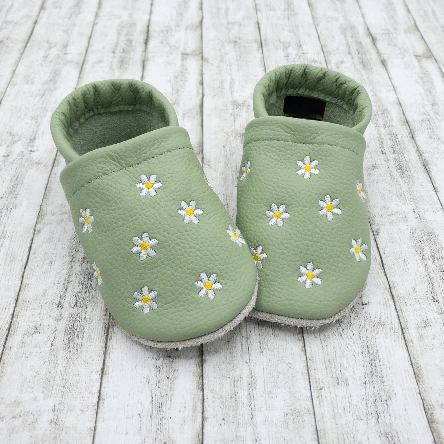 Krabbelschuhe aus Leder - personalisierbar mit Blumen