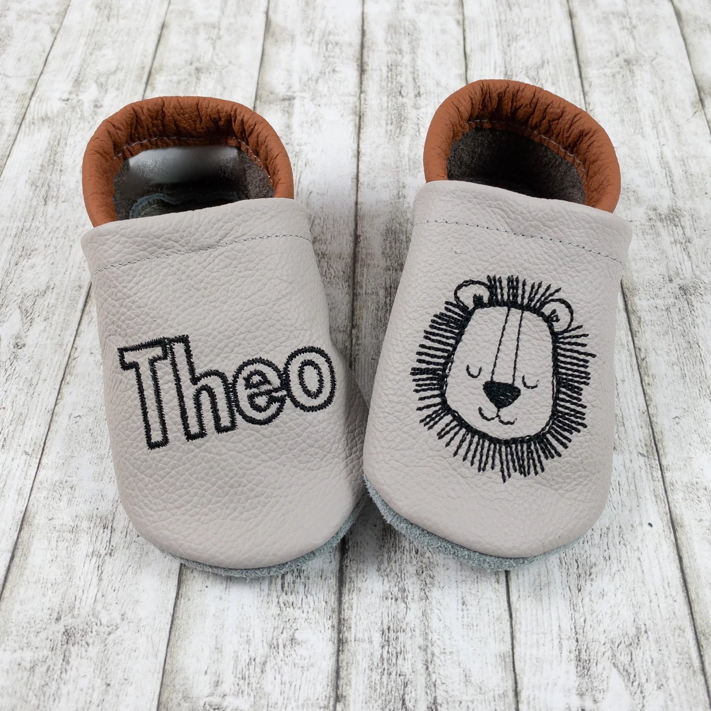 Krabbelschuhe aus Leder - personalisierbar mit Löwe einfarbig