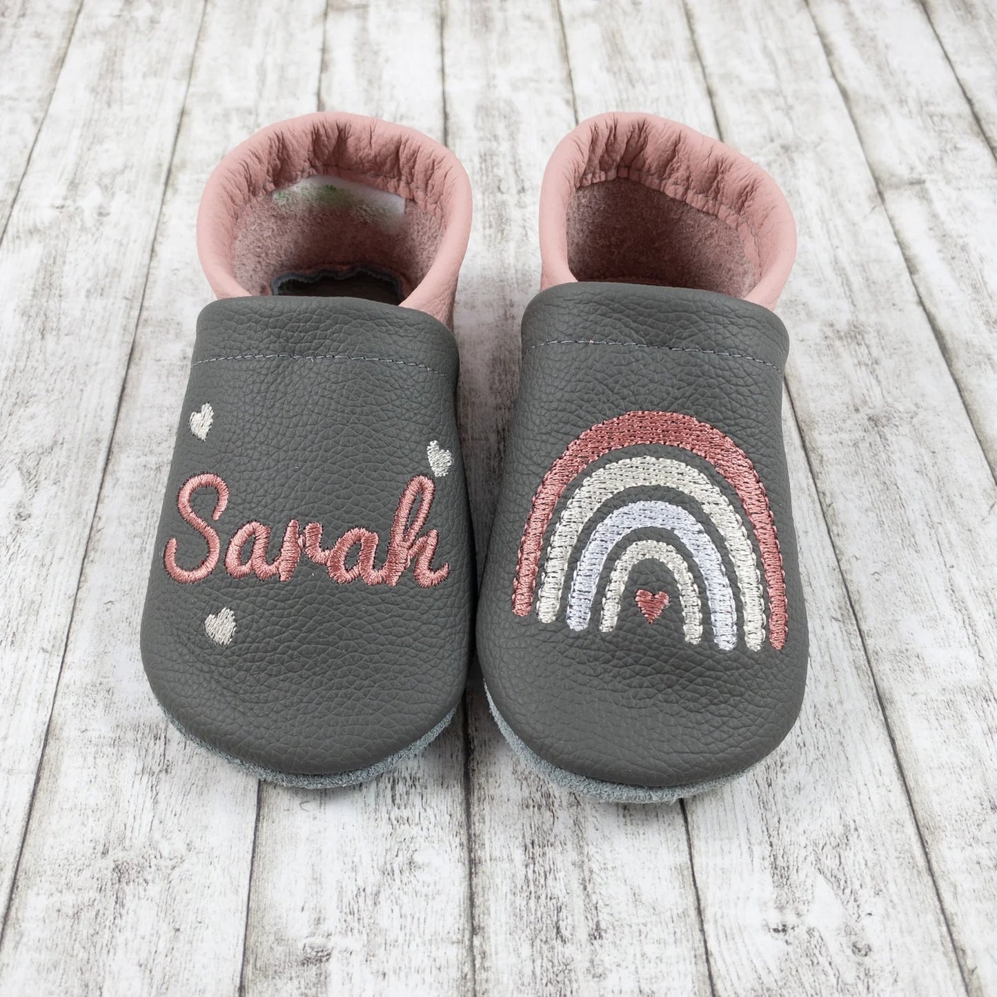 Krabbelschuhe aus Leder - personalisierbar mit verschiedenen Regenbogen