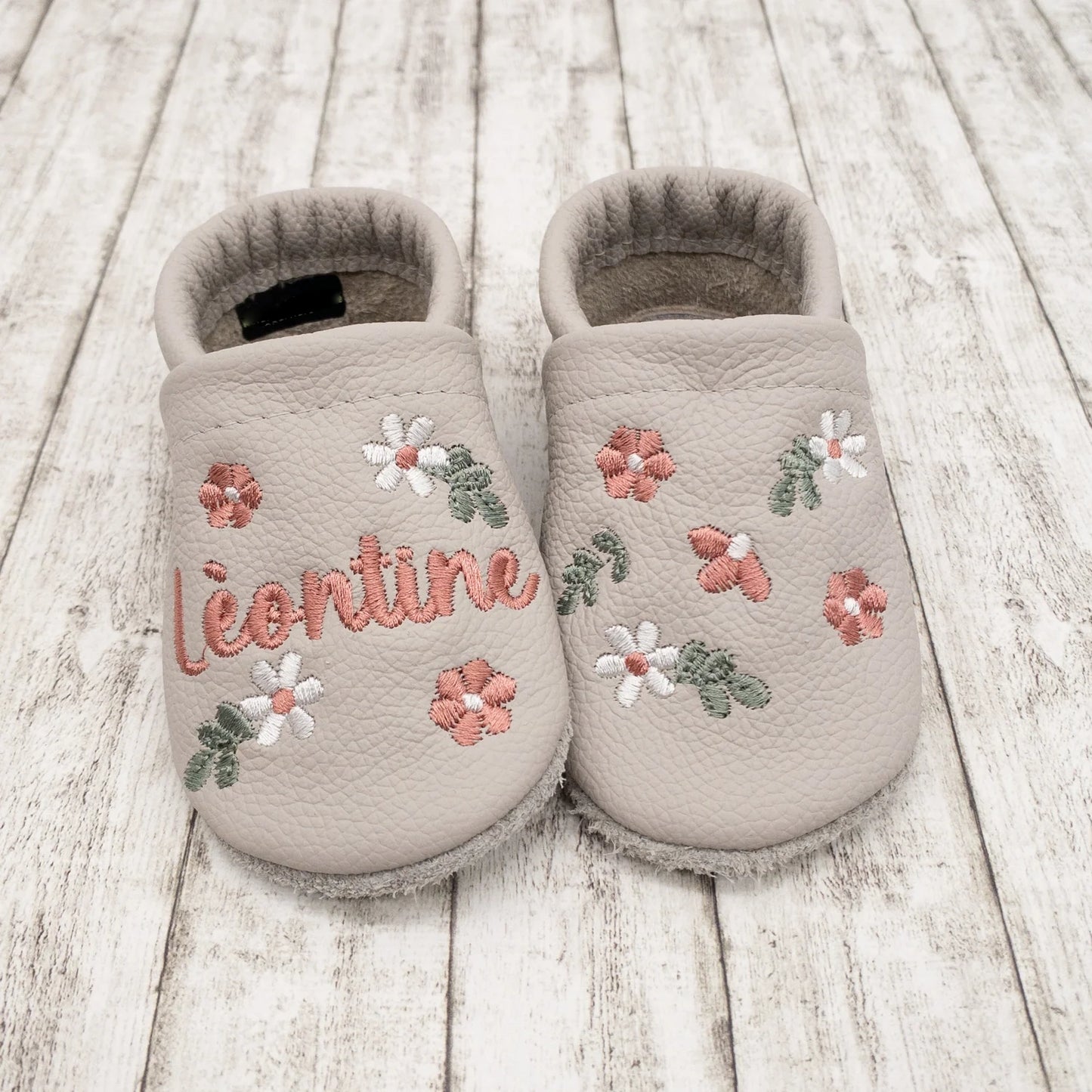 Krabbelschuhe aus Leder - personalisierbar mit Blumen