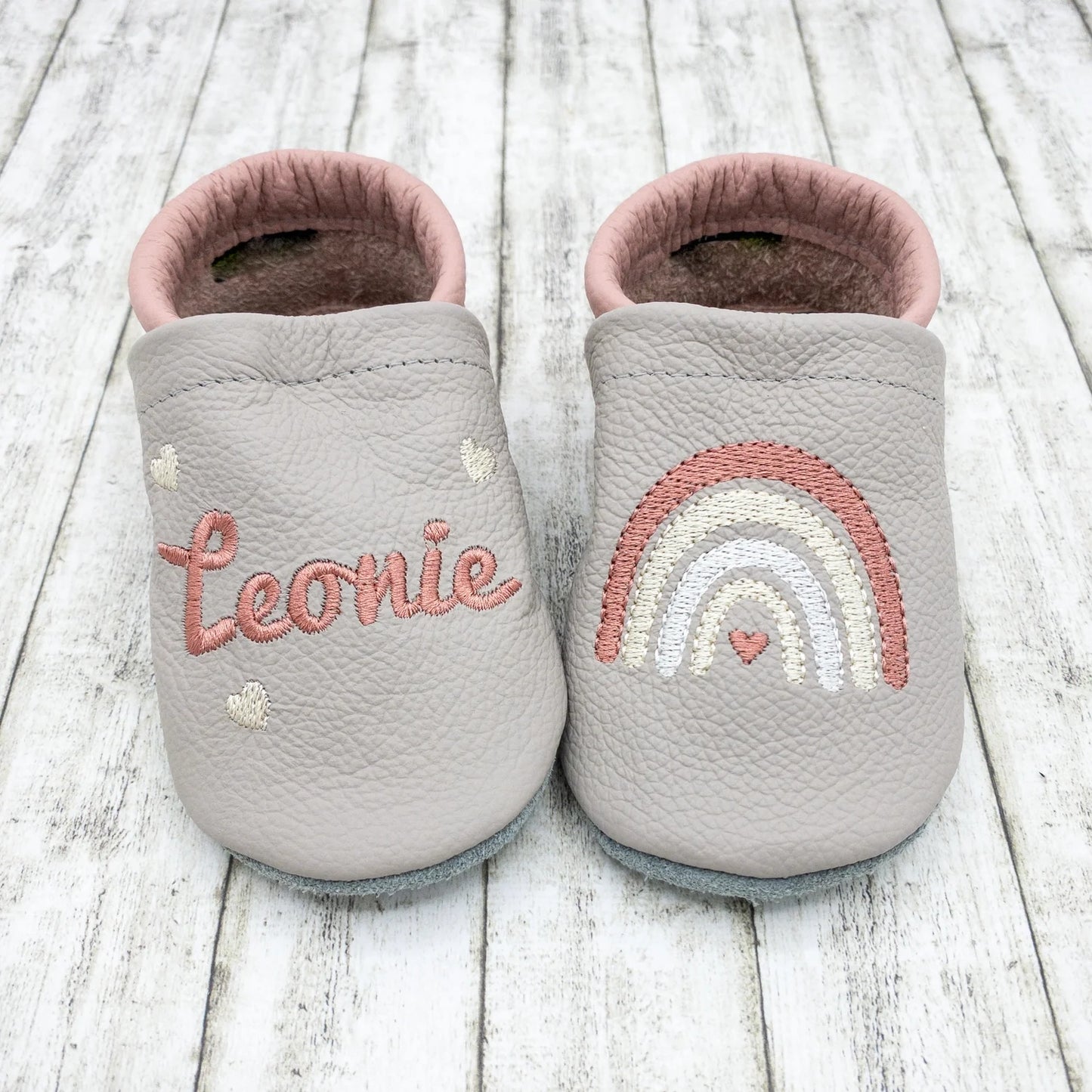 Krabbelschuhe aus Leder - personalisierbar mit verschiedenen Regenbogen