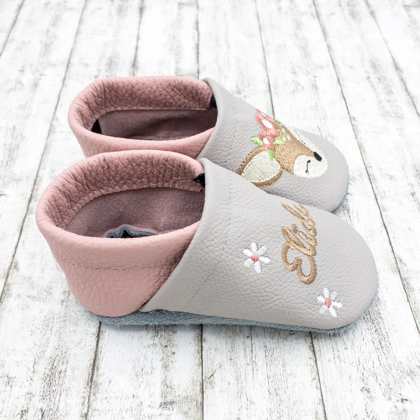 Krabbelschuhe aus Leder - personalisierbar mit Reh