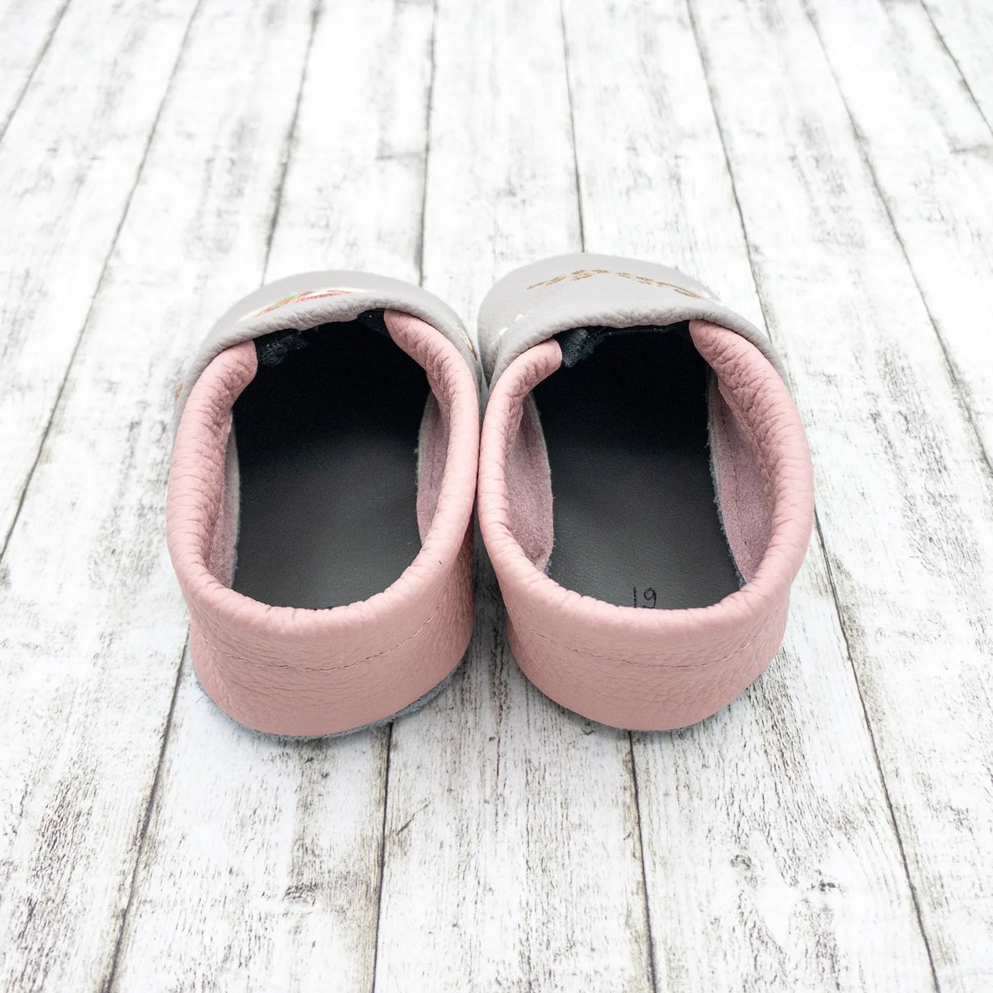 Krabbelschuhe aus Leder - personalisierbar mit Reh