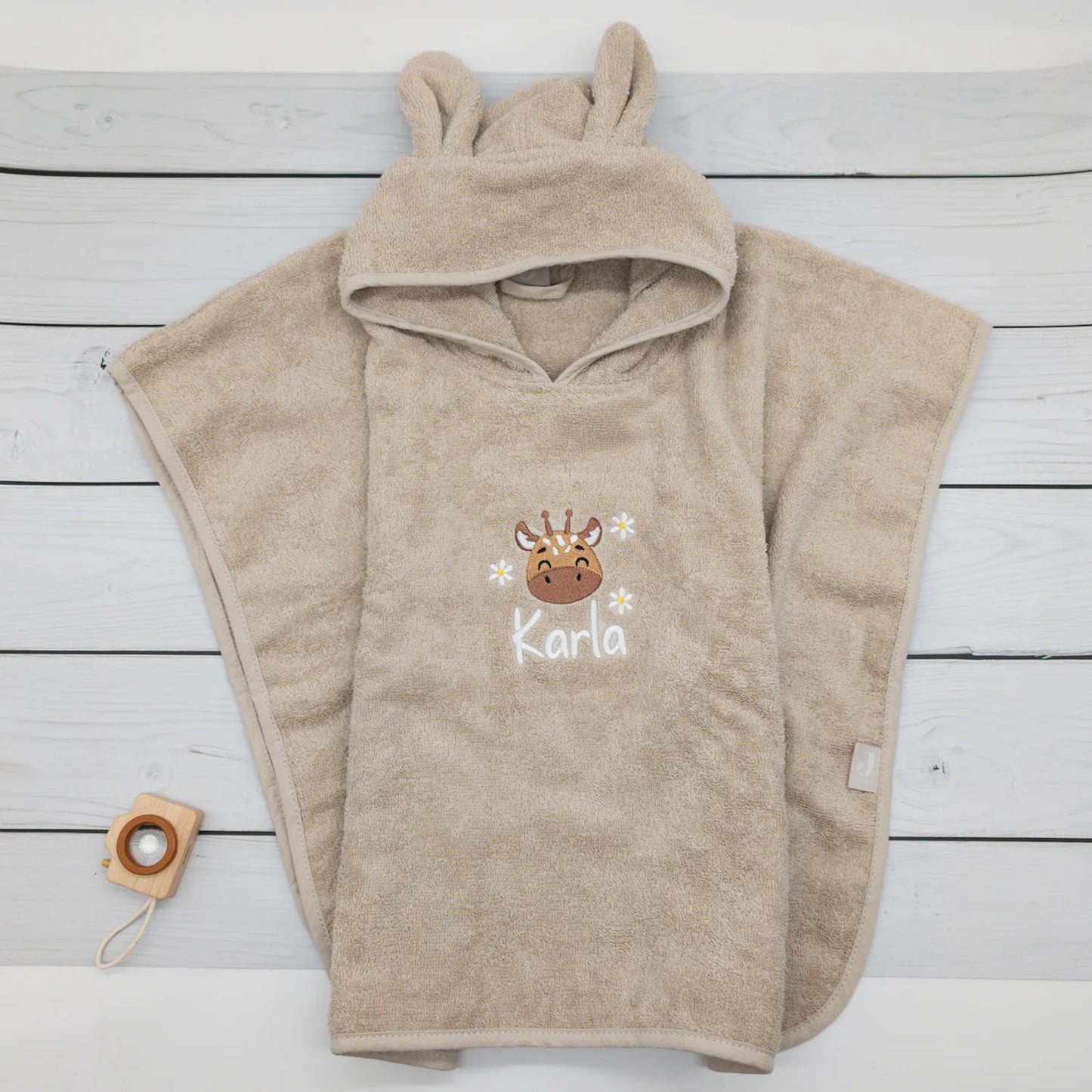 Badeponcho - Giraffe mit Blumen und Personalisierung