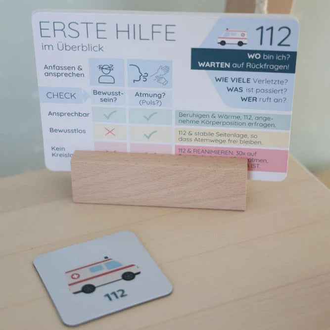 Erste-Hilfe-Karten mit Holzständer