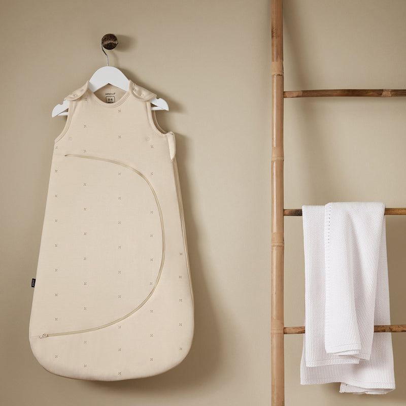 SnüzPouch Babyschlafsack 2,5 TOG – Sand Cloud & Cashmere Cross