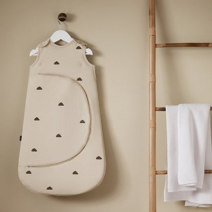 SnüzPouch Babyschlafsack 2,5 TOG – Sand Cloud & Cashmere Cross