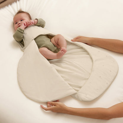 SnüzPouch Babyschlafsack 2,5 TOG – Sand Cloud & Cashmere Cross