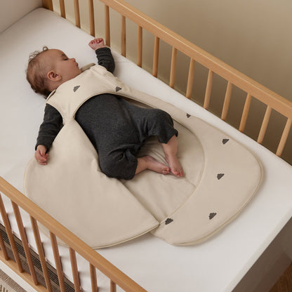SnüzPouch Babyschlafsack 2,5 TOG – Sand Cloud & Cashmere Cross