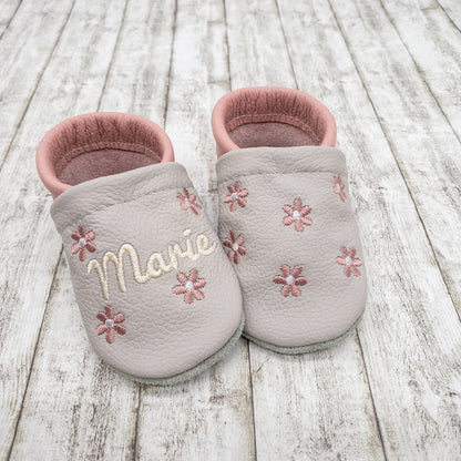Krabbelschuhe aus Leder - personalisierbar mit Blumen
