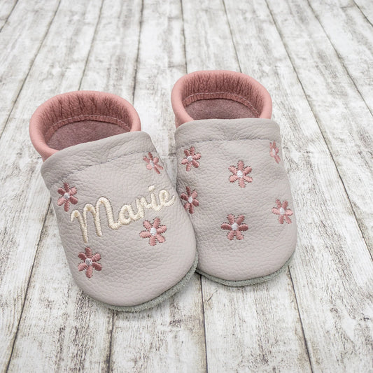Krabbelschuhe aus Leder - personalisierbar mit Blumen