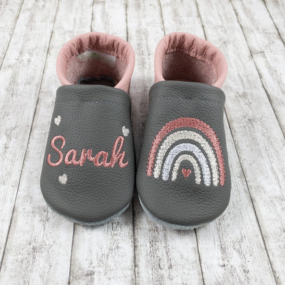 Krabbelschuhe aus Leder - personalisierbar mit verschiedenen Regenbogen