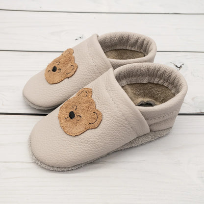 Krabbelschuhe aus Leder - personalisierbar mit Bär aus Leder