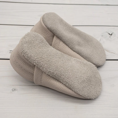 Krabbelschuhe aus Leder - personalisierbar mit Bär aus Leder