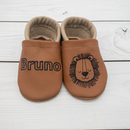 Krabbelschuhe aus Leder - personalisierbar mit Löwe einfarbig