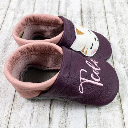 Krabbelschuhe aus Leder - personalisierbar mit Katze aus Leder