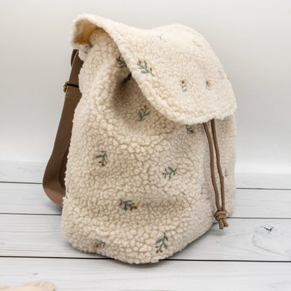 Personalisierter Teddy Kinderrucksack – Bouclé Rucksack für Baby & Kindergarten