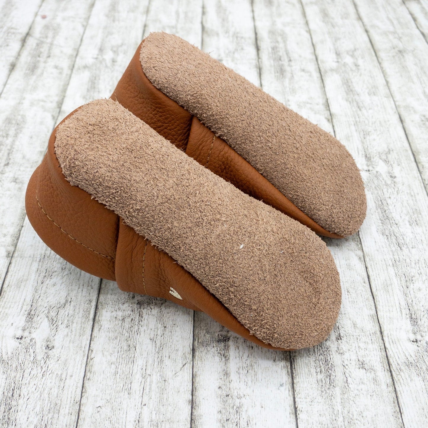 Krabbelschuhe aus Leder - personalisierbar mit Herzchen