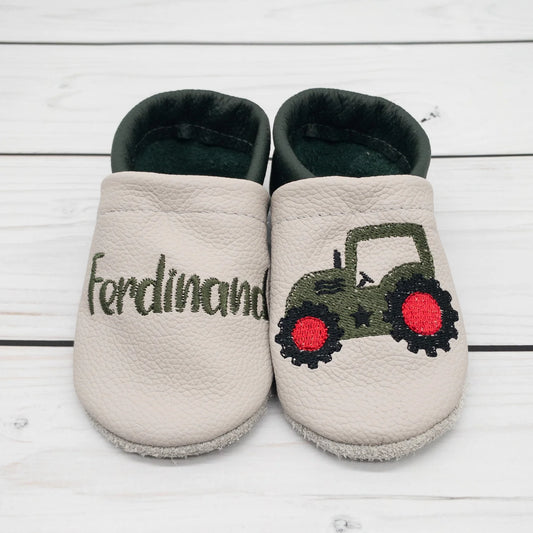 Krabbelschuhe aus Leder - personalisierbar mit Trecker
