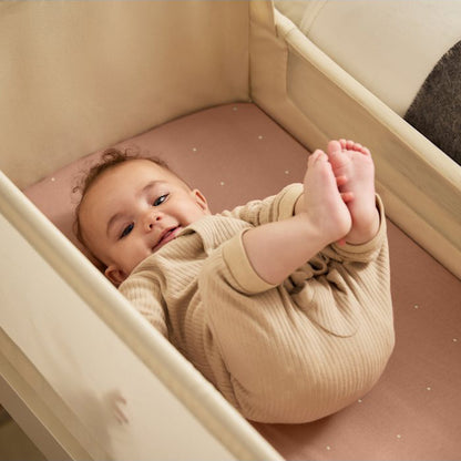 Snüz Beistellbetten – Nähe, Geborgenheit und erholsamer Babyschlaf