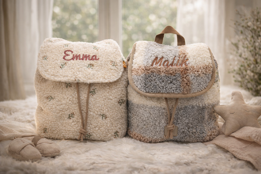 Personalisierter Teddy Kinderrucksack – Bouclé Rucksack für Baby & Kindergarten