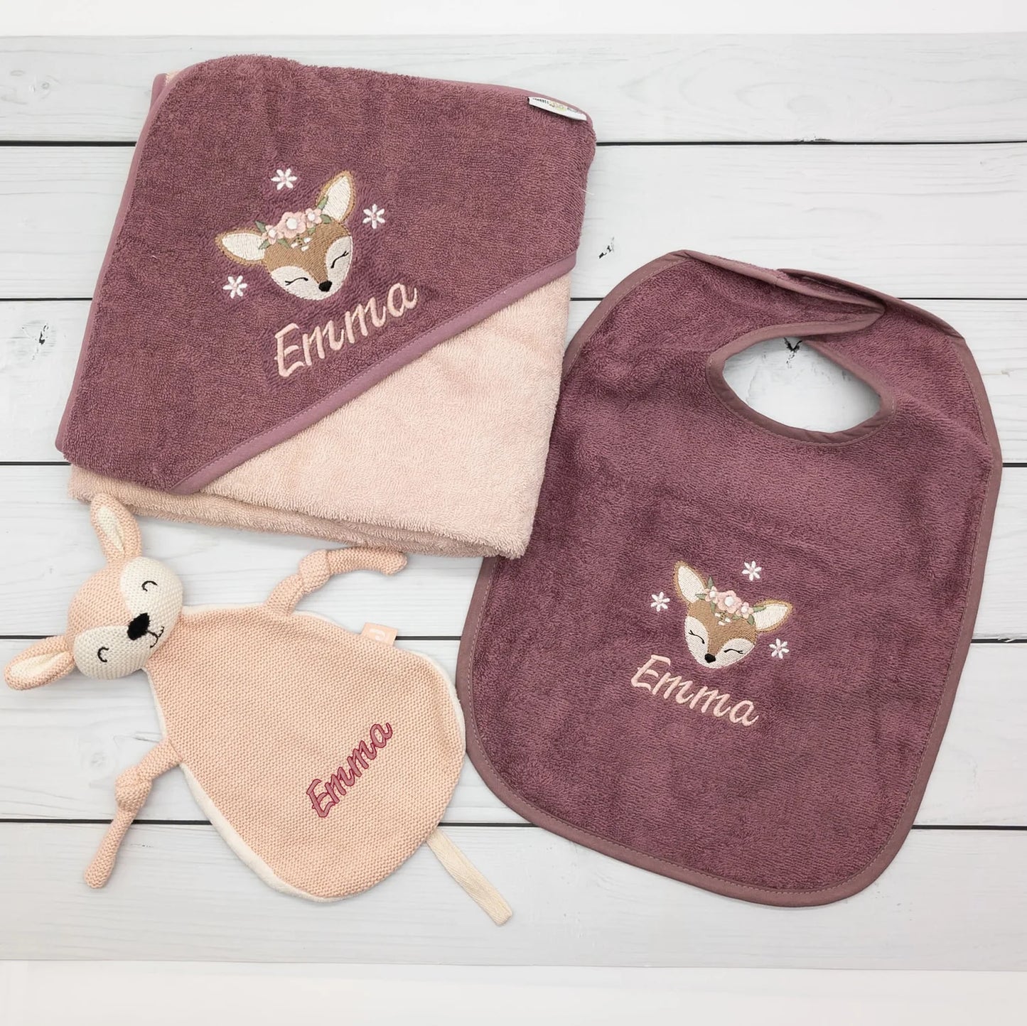 Personalisierbares Geschenk-Set für Babys – mit Handtuch, Lätzchen und Schmusetuch