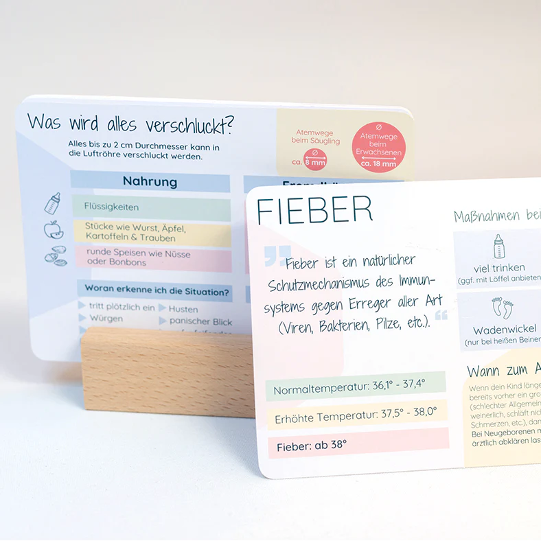 Erste-Hilfe-Karten mit Holzständer